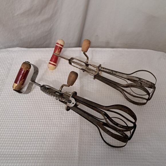 Vintage EKCO High Speed Beater Hand Mixer/Egg Beater Red Wooden Handle Set of 2 - Picture 1 of 7